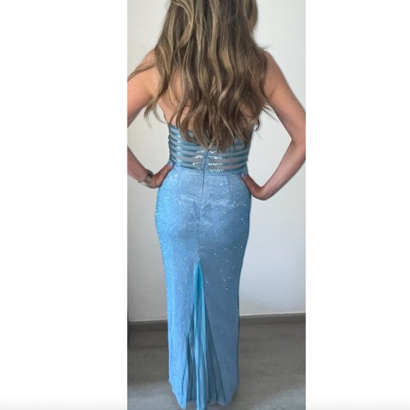 Soiree Privee, Color Blue - Picture 2 of 5